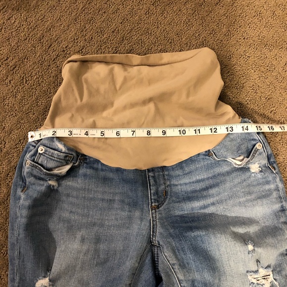 A Pea in the Pod distressed light wash jeans - Picture 5 of 7